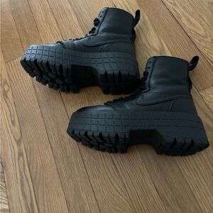 Nike Air Jordan 1 Brooklyn women’s boot, size 6, black